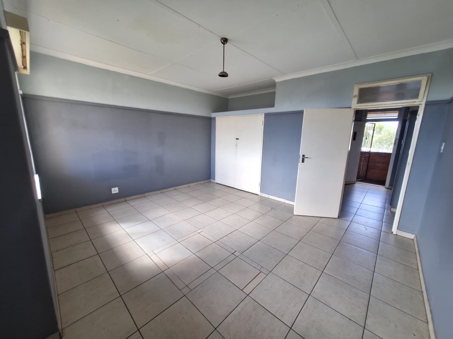 2 Bedroom Property for Sale in Luipaardsvlei Gauteng