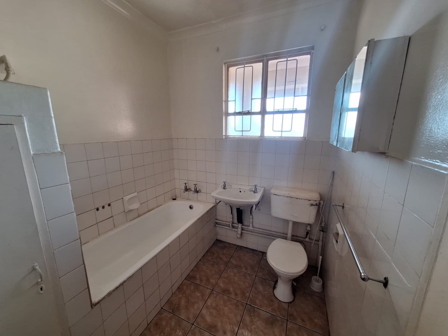 2 Bedroom Property for Sale in Luipaardsvlei Gauteng