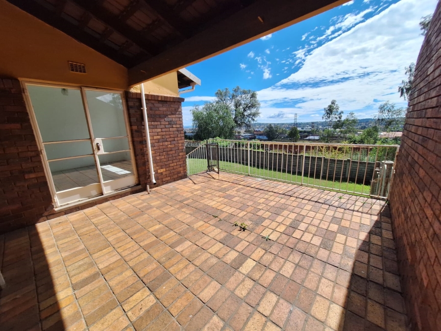 3 Bedroom Property for Sale in Luipaardsvlei Gauteng