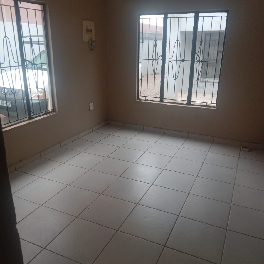To Let 1 Bedroom Property for Rent in Birch Acres Gauteng