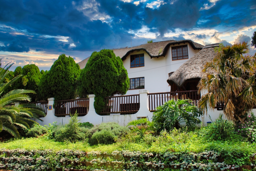 6 Bedroom Property for Sale in Waverley Gauteng