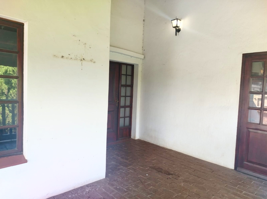 6 Bedroom Property for Sale in Waverley Gauteng