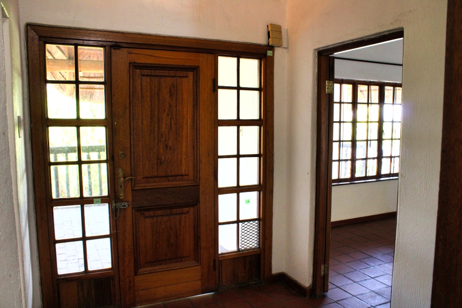 6 Bedroom Property for Sale in Waverley Gauteng