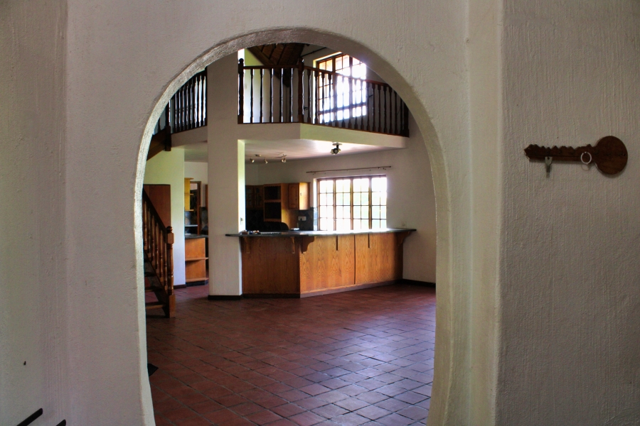 6 Bedroom Property for Sale in Waverley Gauteng