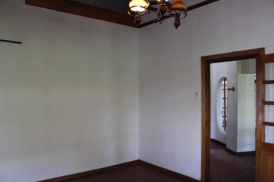 6 Bedroom Property for Sale in Waverley Gauteng