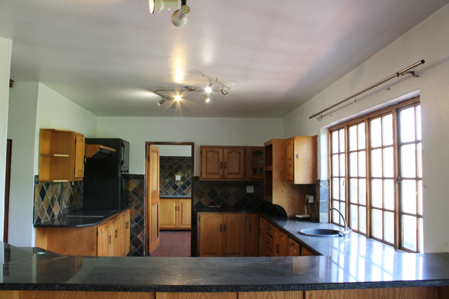 6 Bedroom Property for Sale in Waverley Gauteng