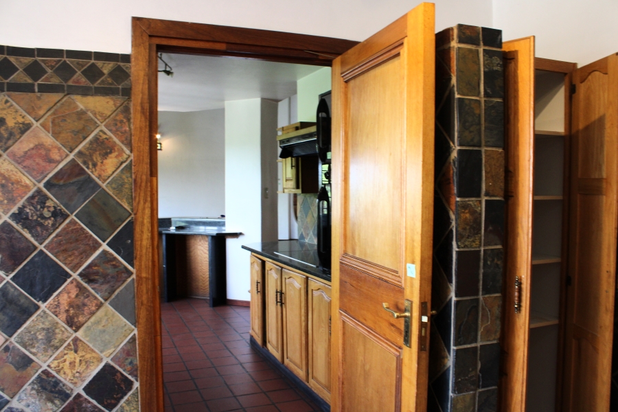 6 Bedroom Property for Sale in Waverley Gauteng