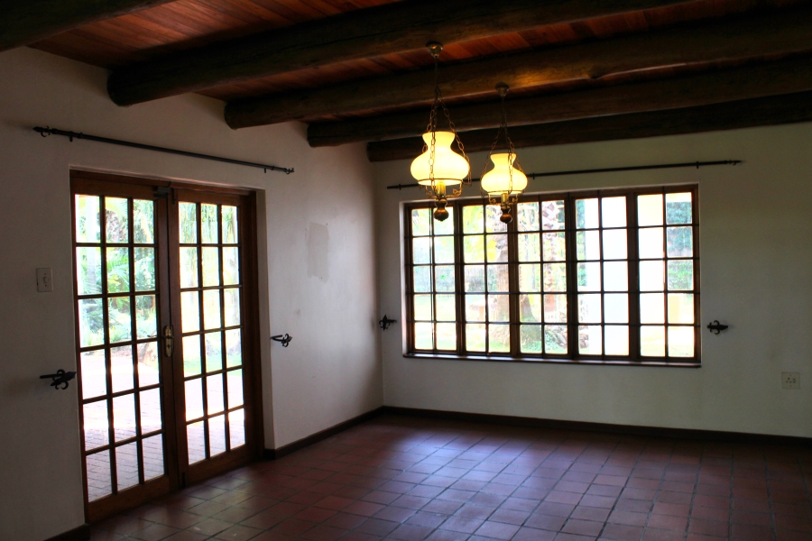6 Bedroom Property for Sale in Waverley Gauteng