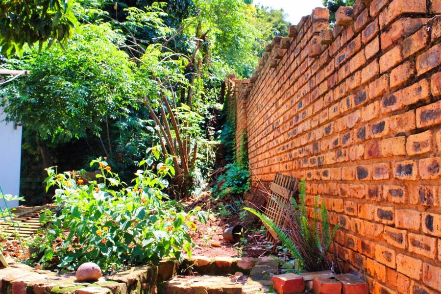 6 Bedroom Property for Sale in Waverley Gauteng