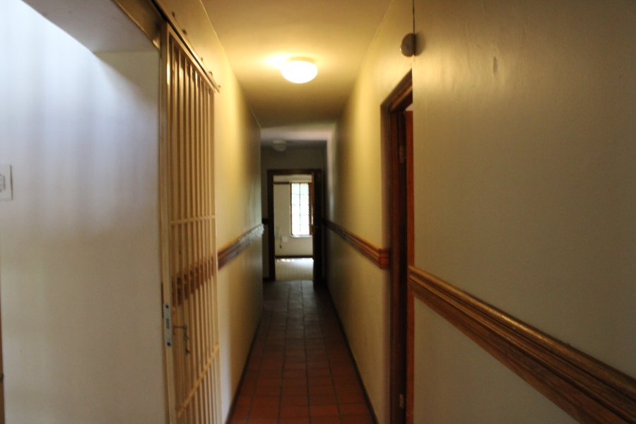 6 Bedroom Property for Sale in Waverley Gauteng
