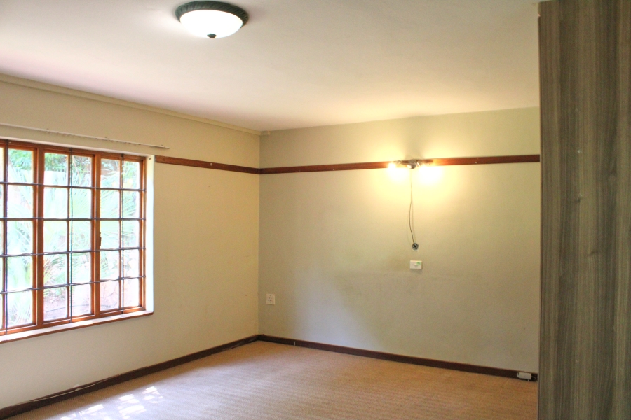 6 Bedroom Property for Sale in Waverley Gauteng
