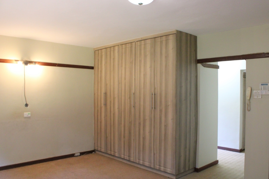 6 Bedroom Property for Sale in Waverley Gauteng