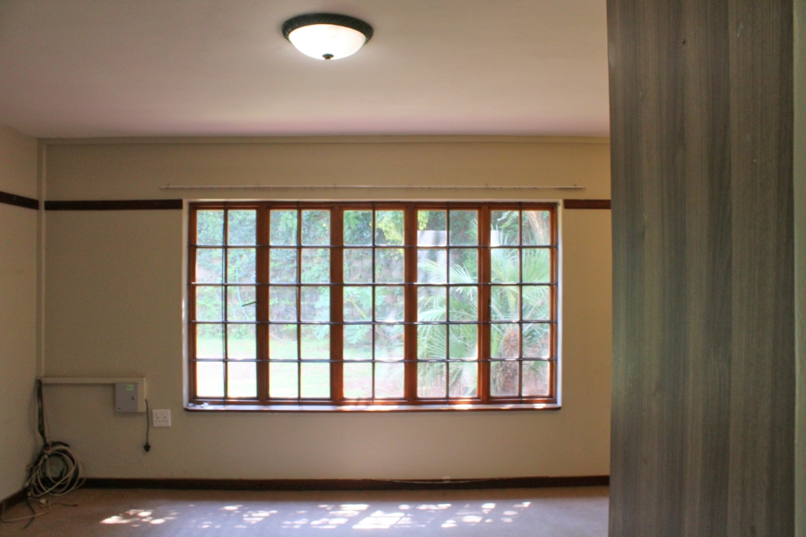 6 Bedroom Property for Sale in Waverley Gauteng