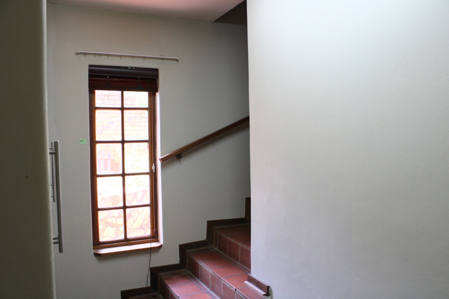 6 Bedroom Property for Sale in Waverley Gauteng