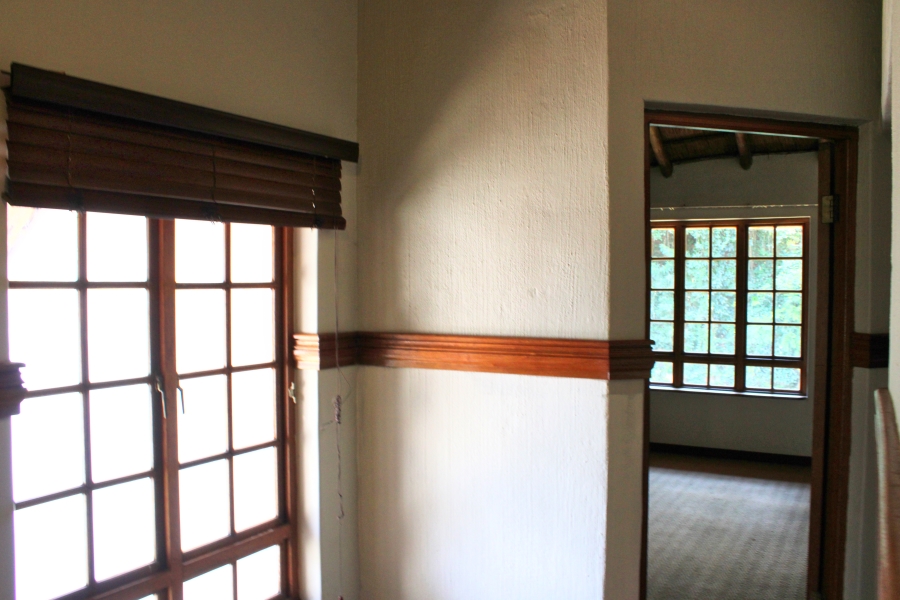 6 Bedroom Property for Sale in Waverley Gauteng