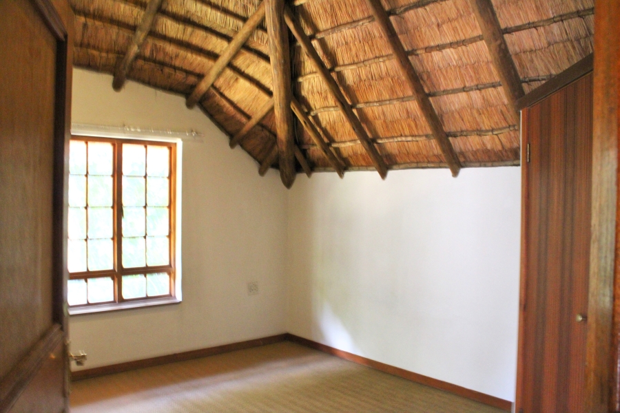 6 Bedroom Property for Sale in Waverley Gauteng