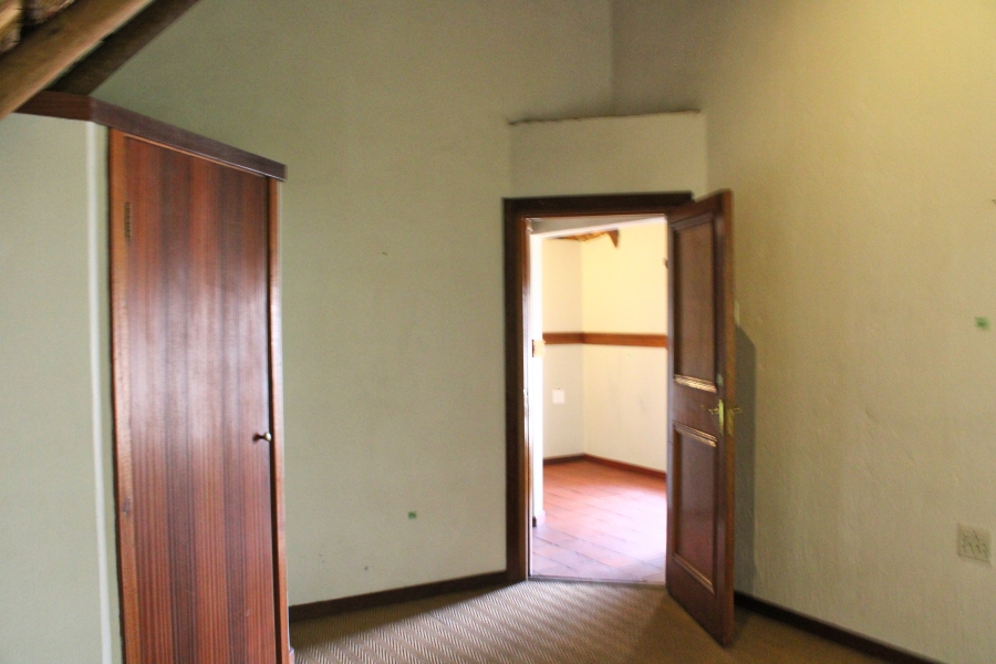 6 Bedroom Property for Sale in Waverley Gauteng