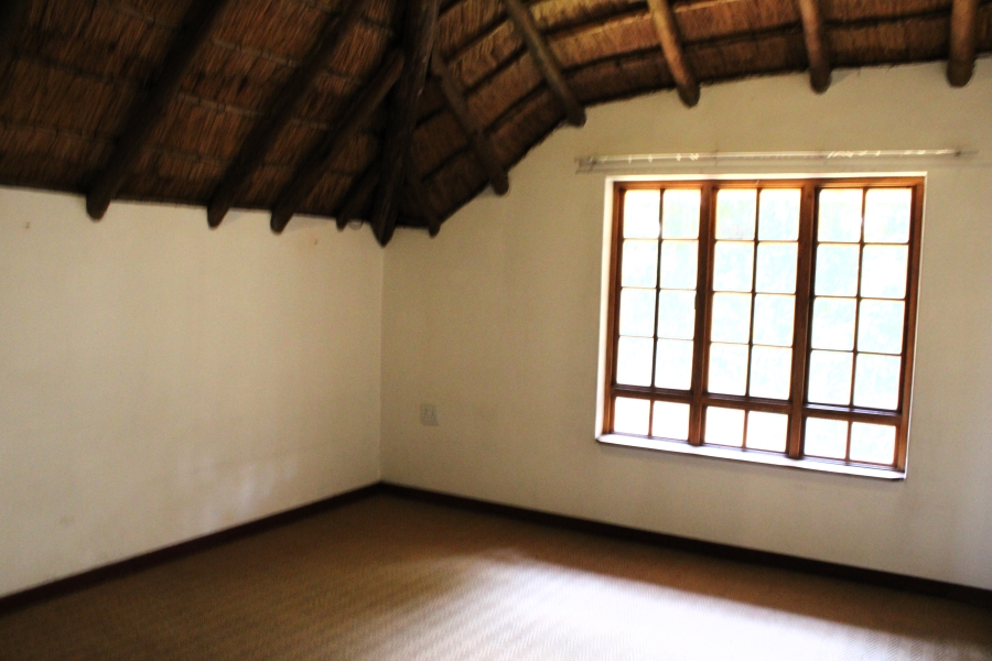 6 Bedroom Property for Sale in Waverley Gauteng