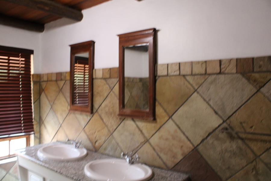 6 Bedroom Property for Sale in Waverley Gauteng