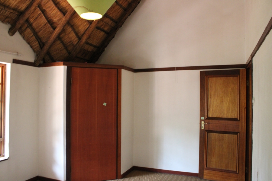 6 Bedroom Property for Sale in Waverley Gauteng