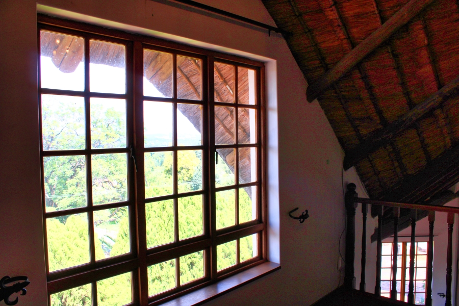 6 Bedroom Property for Sale in Waverley Gauteng