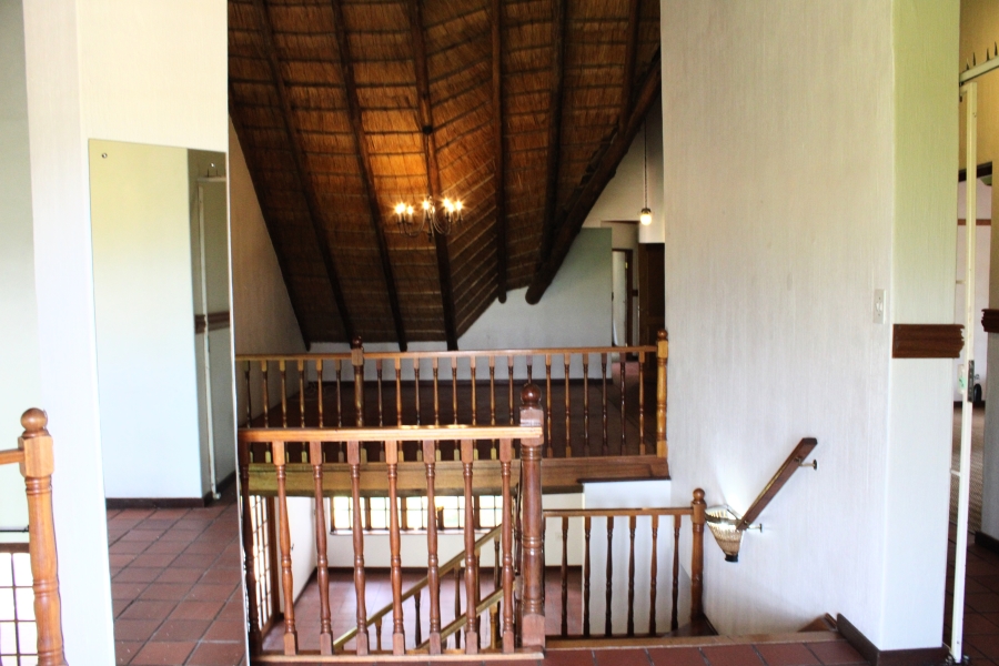 6 Bedroom Property for Sale in Waverley Gauteng