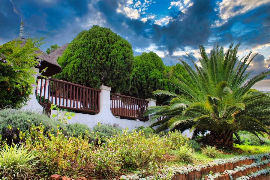 6 Bedroom Property for Sale in Waverley Gauteng