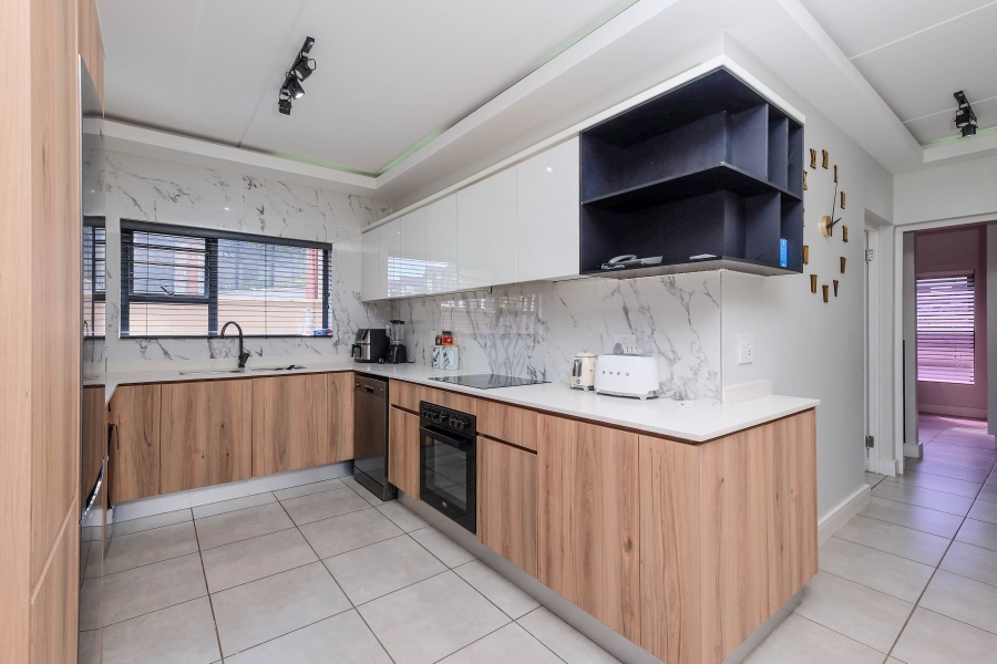 3 Bedroom Property for Sale in Waterfall Gauteng