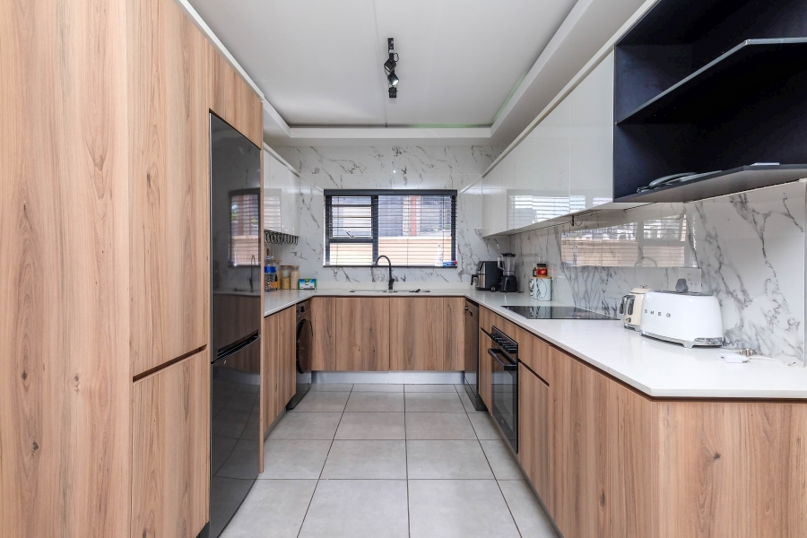 3 Bedroom Property for Sale in Waterfall Gauteng