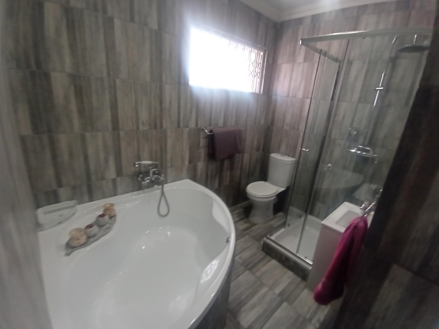 3 Bedroom Property for Sale in Brackenhurst Gauteng