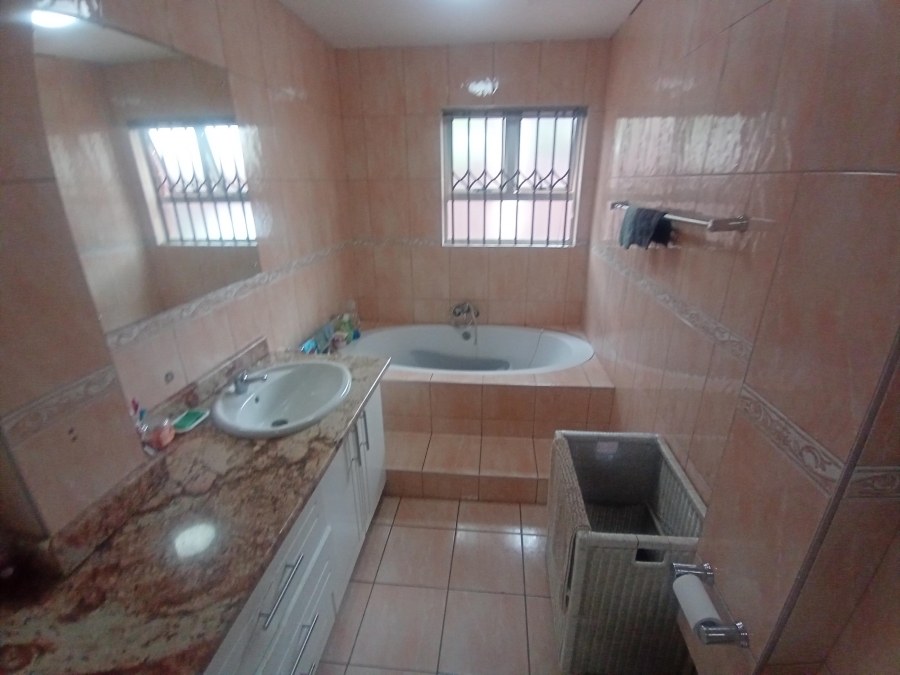 3 Bedroom Property for Sale in Glenvista Gauteng