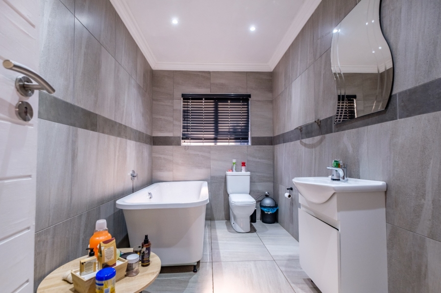 3 Bedroom Property for Sale in Brackendowns Gauteng
