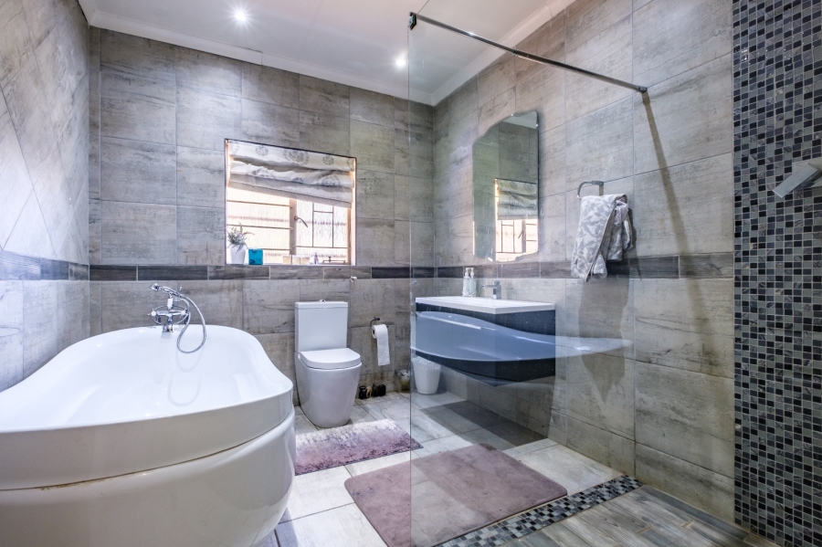 3 Bedroom Property for Sale in Brackendowns Gauteng