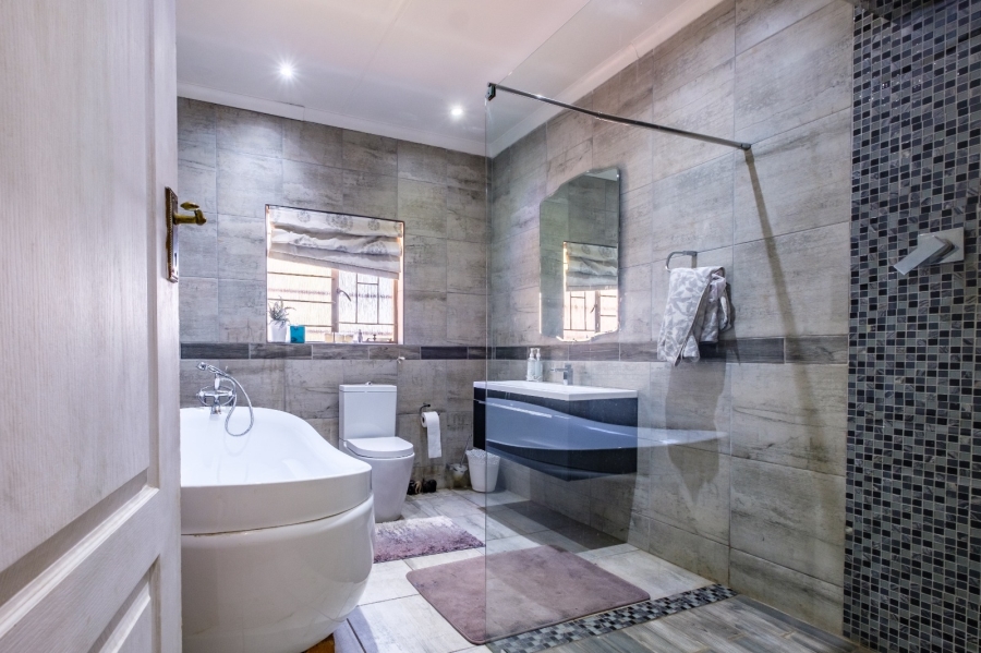 3 Bedroom Property for Sale in Brackendowns Gauteng