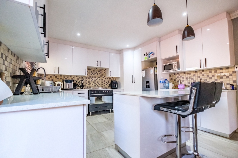 3 Bedroom Property for Sale in Brackendowns Gauteng
