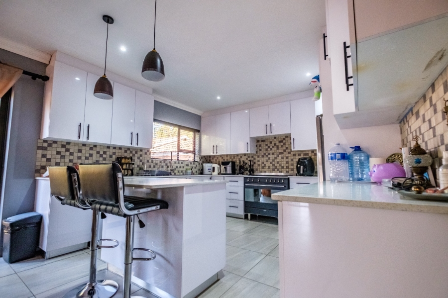 3 Bedroom Property for Sale in Brackendowns Gauteng
