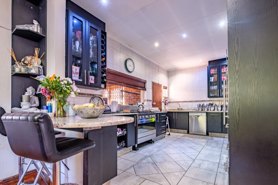 3 Bedroom Property for Sale in Brackendowns Gauteng