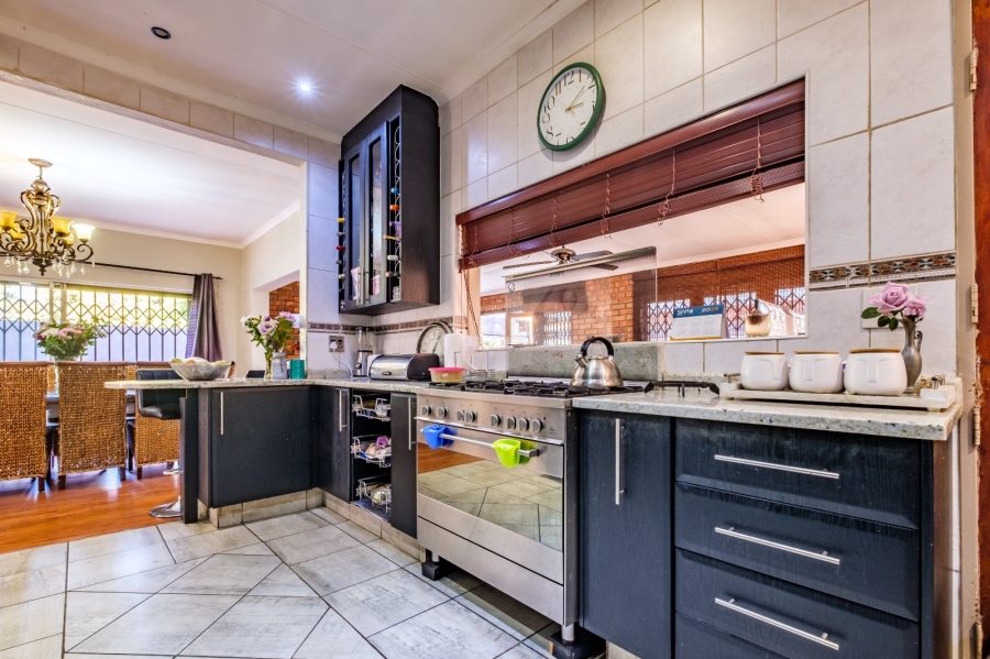 3 Bedroom Property for Sale in Brackendowns Gauteng