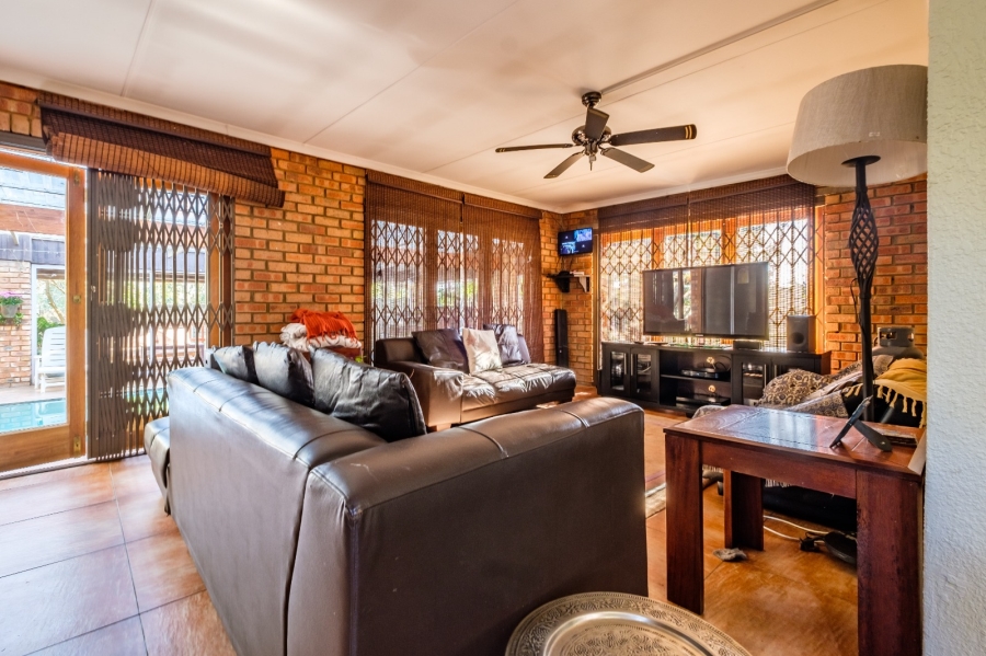 3 Bedroom Property for Sale in Brackendowns Gauteng
