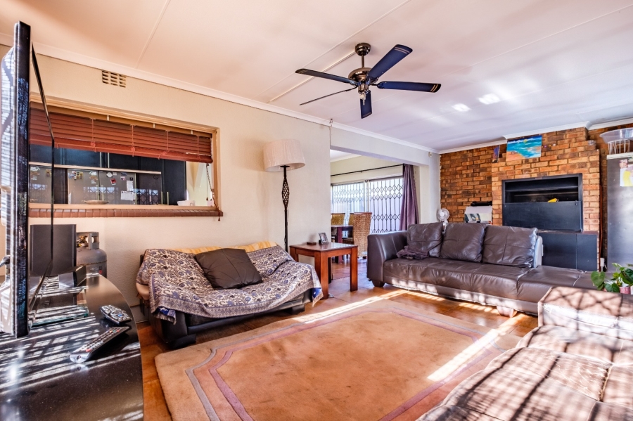 3 Bedroom Property for Sale in Brackendowns Gauteng