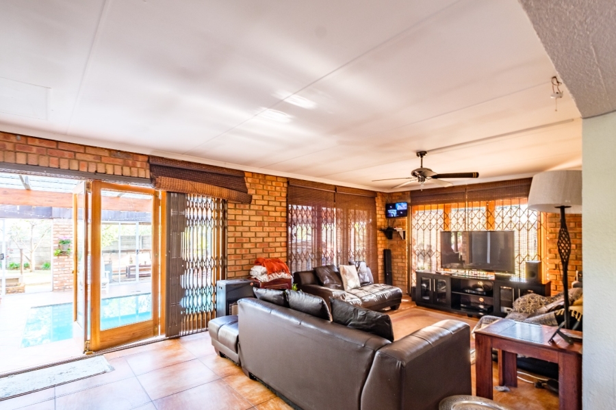 3 Bedroom Property for Sale in Brackendowns Gauteng
