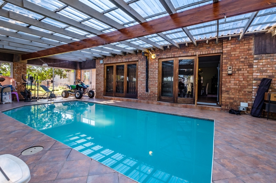 3 Bedroom Property for Sale in Brackendowns Gauteng