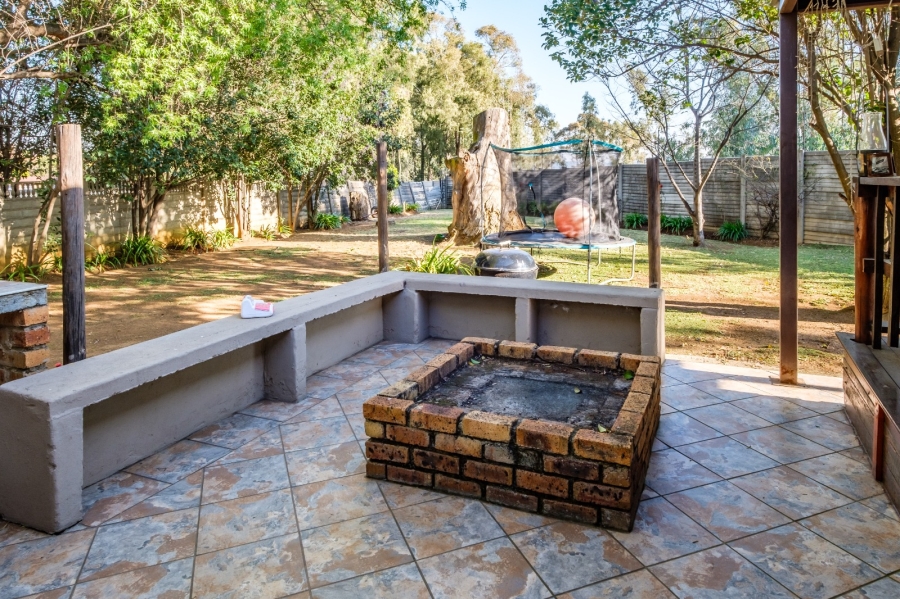 3 Bedroom Property for Sale in Brackendowns Gauteng