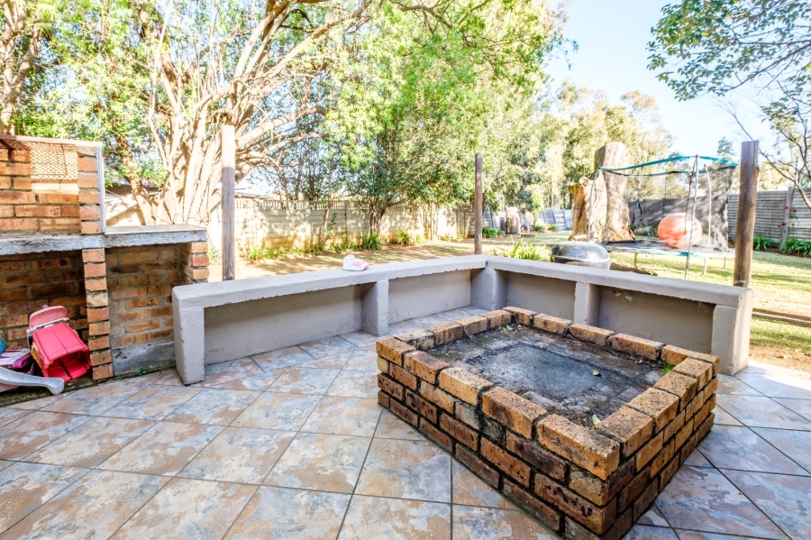 3 Bedroom Property for Sale in Brackendowns Gauteng