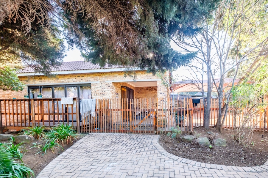 3 Bedroom Property for Sale in Brackendowns Gauteng
