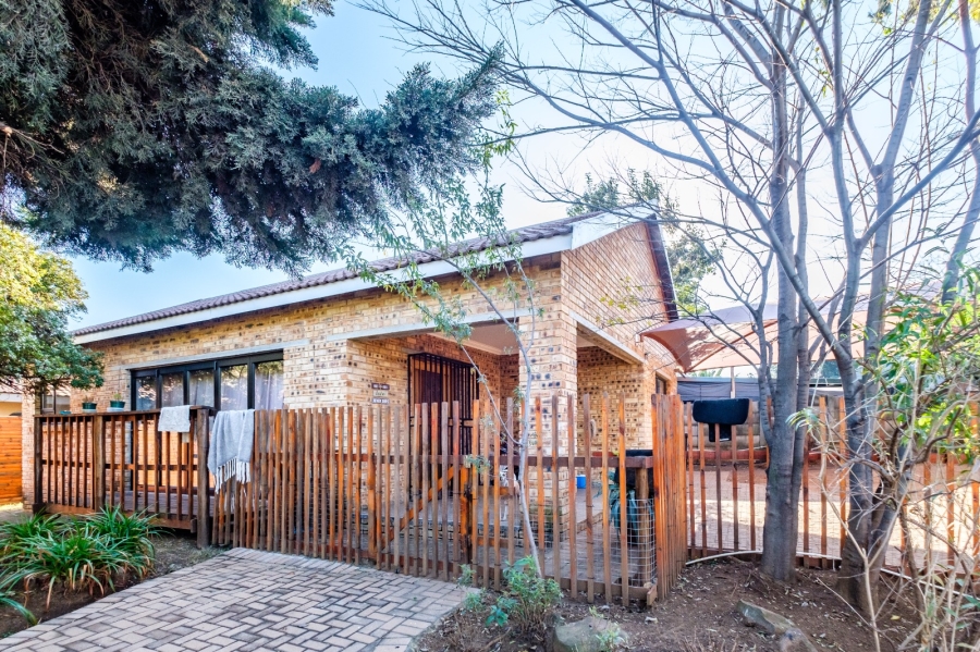 3 Bedroom Property for Sale in Brackendowns Gauteng