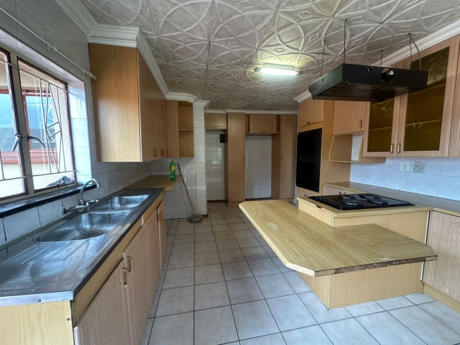 To Let 3 Bedroom Property for Rent in General Albertspark Gauteng