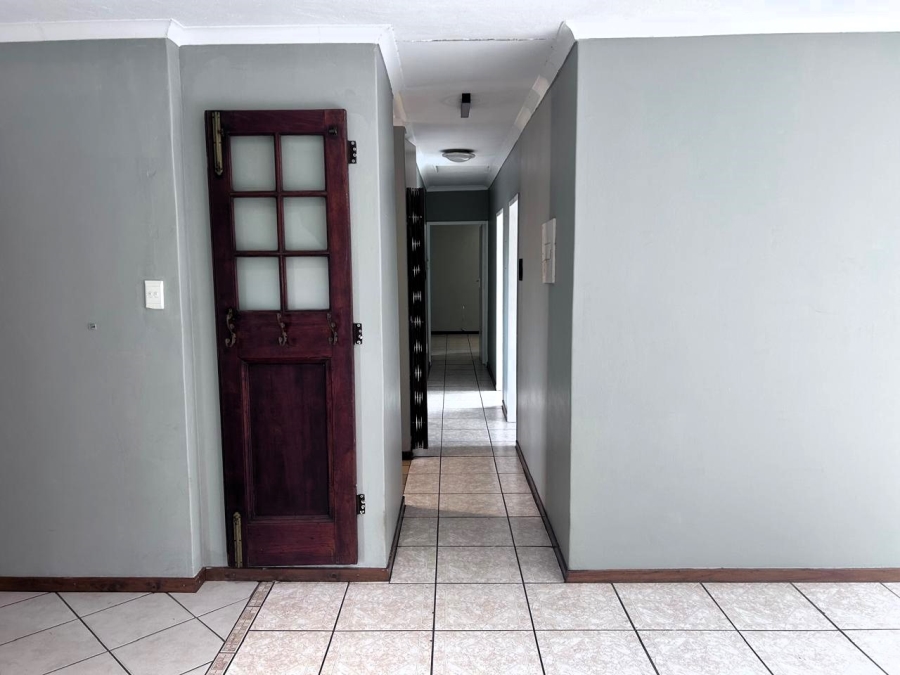 4 Bedroom Property for Sale in Zwartkop Gauteng