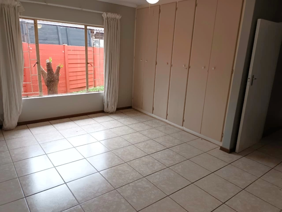 4 Bedroom Property for Sale in Zwartkop Gauteng