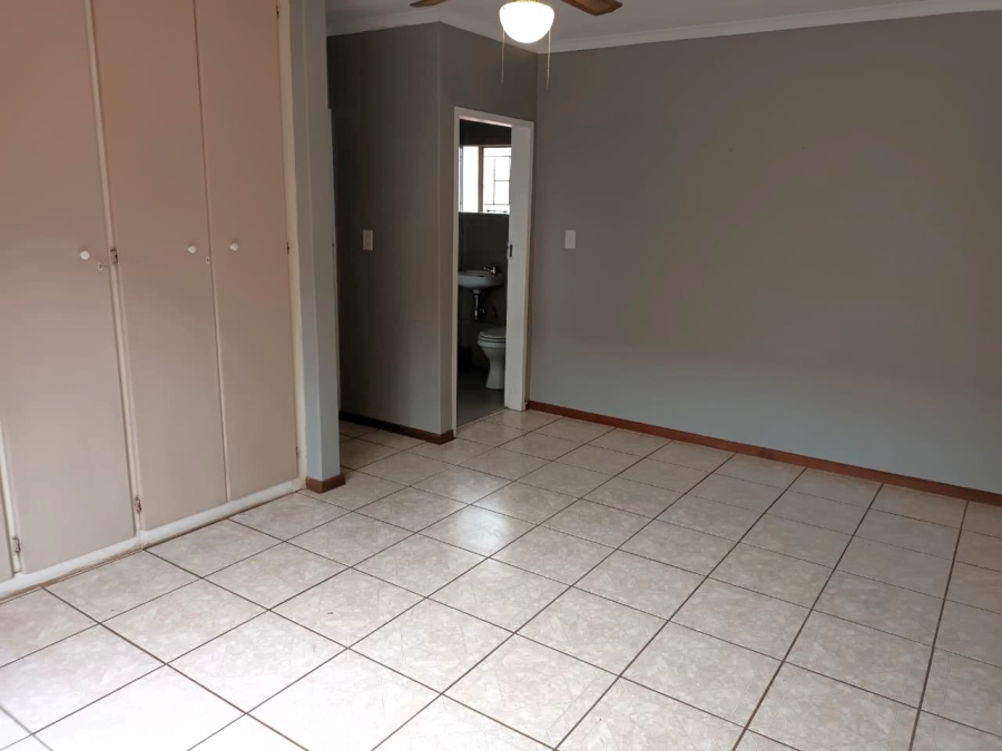 4 Bedroom Property for Sale in Zwartkop Gauteng